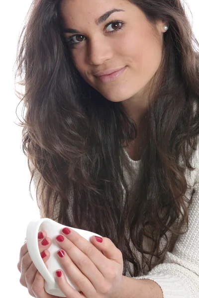 Mujer joven bebiendo — Foto de Stock