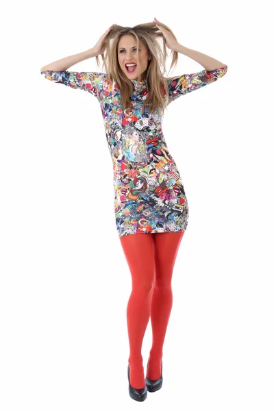 Sexy jovem mulher modelagem meias vermelhas com um mini vestido curto — Fotografia de Stock
