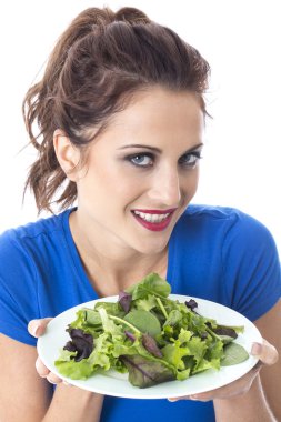 yeşil yapraklı salata yemek çekici genç kadın