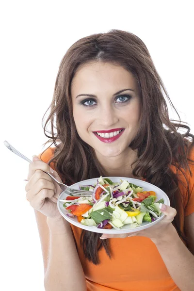 Atractiva mujer joven comiendo revuelva verduras fritas — Foto de Stock