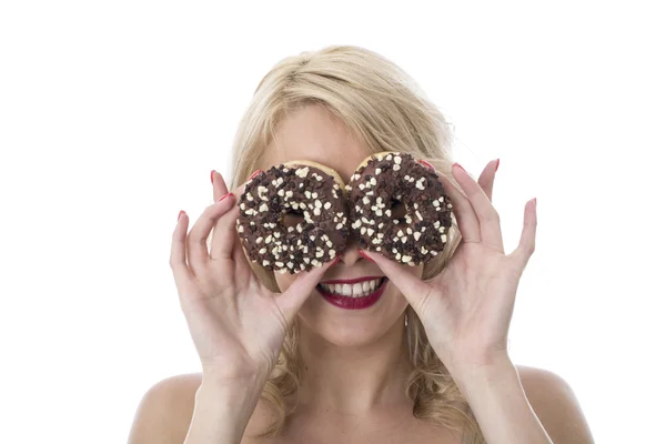 Jovem mulher atraente com rosquinhas geladas — Fotografia de Stock