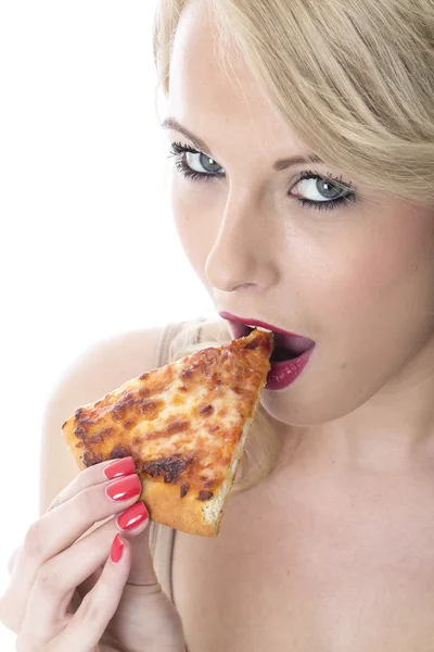 Ung kvinna äter pizza Royaltyfria Stockbilder