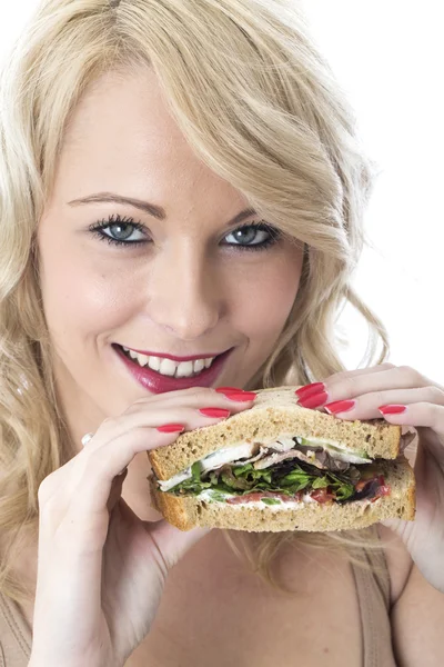 Aantrekkelijke jonge vrouw eten een boterham — Stockfoto