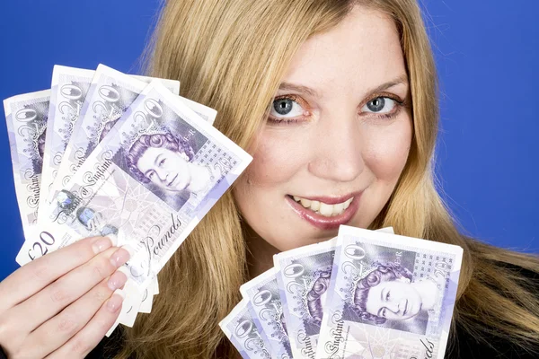 Atractiva joven mujer sosteniendo dinero — Foto de Stock