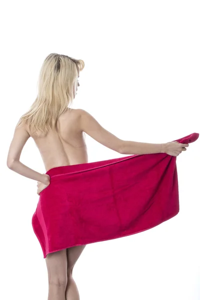 Молодая женщина высыхает с полотенцем — стоковое фото