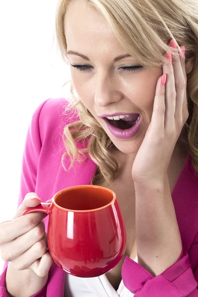 Jonge zakenvrouw drinken koffie — Stockfoto