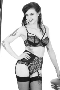 yukarı model vintage iç çamaşırı giyen genç pin
