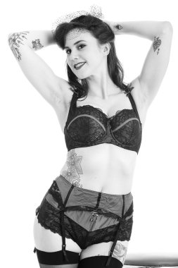 yukarı model vintage iç çamaşırı giyen genç pin