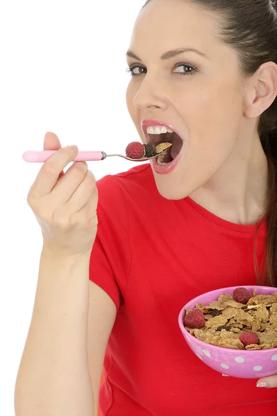 Gelukkig jonge vrouw eten ontbijtgranen — Stockfoto