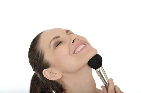 Atração Jovem Mulher Aplicando Face Powder — Fotografia de Stock