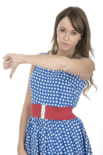 Triste jovem mulher vestindo azul Polka Dot vestido polegares para baixo — Fotografia de Stock