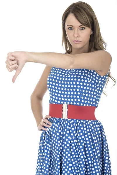 Ledsen ung kvinna som bär blå prickiga klänning tummar — Stockfoto