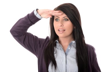 mesafe içine bakarak çekici genç kadın