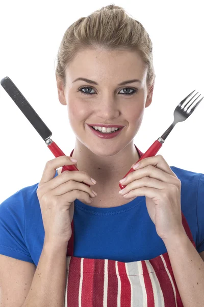 Çekici genç bir kadın tutarak çatal bıçak takımı — Stok fotoğraf