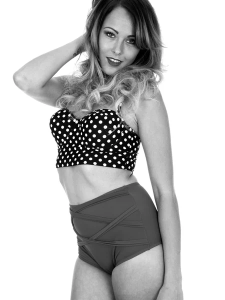 Jonge vrouw dragen van een vintage bikini — Stockfoto