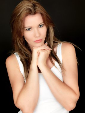 düşünceli genç kadın