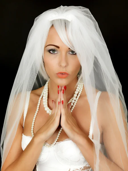 Mooie jonge bruid portret — Stockfoto