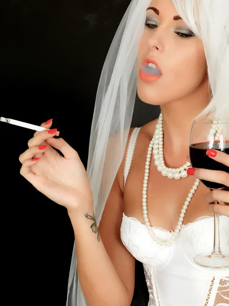 Young Woman Bride Drinking and Smoking — Stock Photo, Image