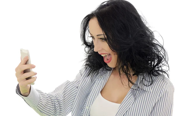 Mujer joven sosteniendo un teléfono móvil —  Fotos de Stock