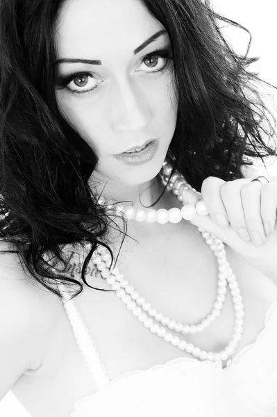 美しい魅力的なセクシーな若い女性のランジェリーを着ています。 — ストック写真