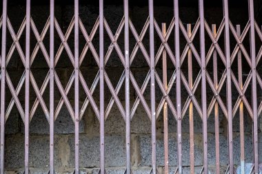 Kapalı ve Derelict Piccadillly hattına giriş Londra metro istasyonunda hiç insan olmadan