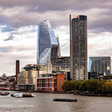 South Bank Londra 'daki Riverside Yeni Ofis ve Konforlu Dairelerin Geliştirilmesi İngiltere Thames Nehri' ne tepeden bakan İngiltere