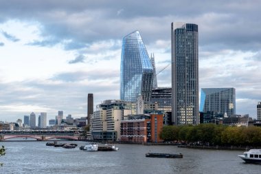 South Bank Londra 'daki Riverside Yeni Ofis ve Konforlu Dairelerin Geliştirilmesi İngiltere Thames Nehri' ne tepeden bakan İngiltere