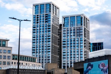 Waterloo Skyline Londra 'da İki Simetrik Ticari Yükseliş Kulesi