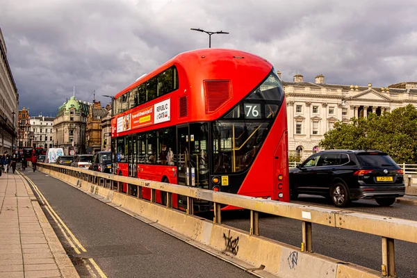 London Bus Attraversamento Waterloo Bridge Londra — Foto Stock