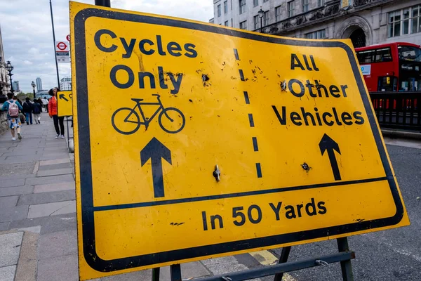 Cycle Road Information Schilder Sepearte Motorverkehr Von Radfahrern Waterloo Bridge — Stockfoto