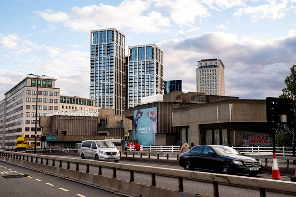 Office Apartment Buildings Waterloo London Waterloo Bridge People Traffic Crossing — Stock Photo, Image