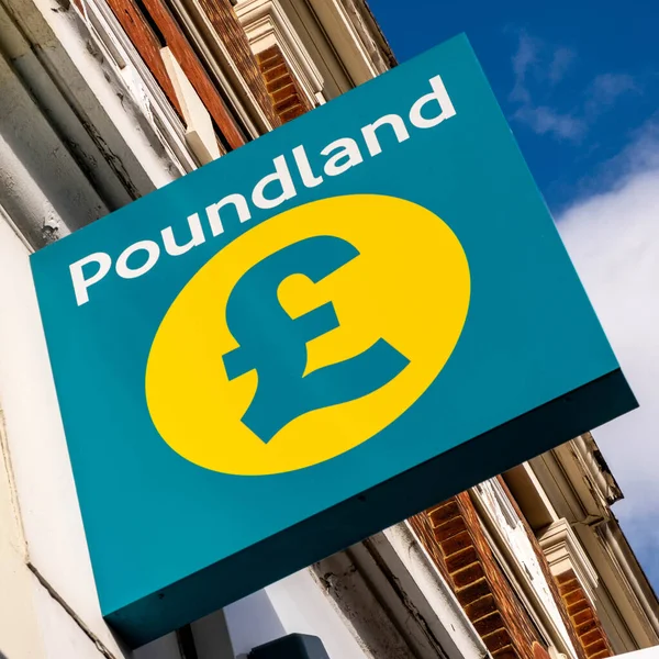 Epsom Surrey London Жовтня 2021 Poundland Discount Store Logo Branding — стокове фото