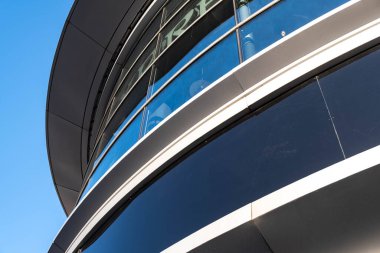 Kingston Thames London İngiltere 5 Kasım 2021, Modern Curved Architecutre Detail on a Town Centre Builing with No People