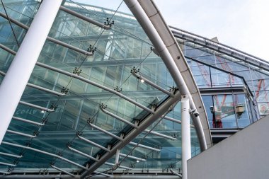 Victoria Westminster Londra İngiltere, 7 Kasım 2021, Kardinal Victoria Caddesi 'ndeki Kimsesiz Adam Arayan Kanopi' nin Mimari Detayları