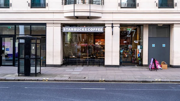 Victoria Westminster London England November 2021 Starbucks Coffee Shop Entrance — стокове фото