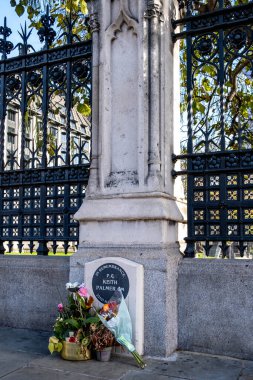 Victoria Westminster Londra İngiltere, 7 Kasım 2021, Londra Parlamentosu Terörist Evleri tarafından öldürülen Polis Memuru Keith Palmer için Anma Taşı veya Plaketi