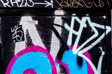 Waterloo Londra İngiltere, 21 Kasım 2021, Renkli Parlak Duvar Sanatı Graffiti Waterloo Caddelerinde Londra U