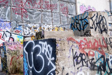 Waterloo Londra İngiltere, 21 Kasım 2021, Renkli Parlak Duvar Sanatı Graffiti Waterloo Caddelerinde Londra U