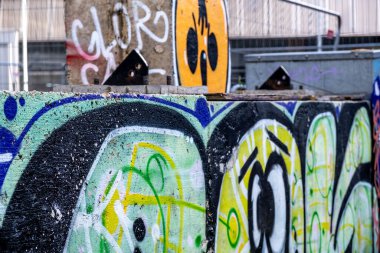 Waterloo Londra İngiltere, 21 Kasım 2021, Renkli Parlak Duvar Sanatı Graffiti Waterloo Caddelerinde Londra U