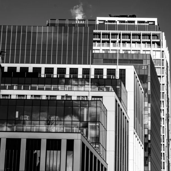 Merkez Londra İngiltere 21 Kasım 2021, Modern Yükseliş Reklam Ofisi Gökdelen Binası Çizgisi