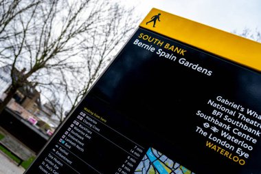 Londra İngiltere 2 Ocak 2022, Bernie İspanya Bahçeleri 'nde Kamu ya da Yaya Yolu Haritası Güney Londra Southwark Londra