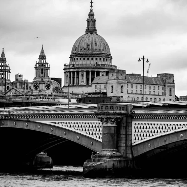 Londra Ngiltere Ocak 2022 Pauls Katedrali Planda Blackfriars Köprüsü Var — Stok fotoğraf