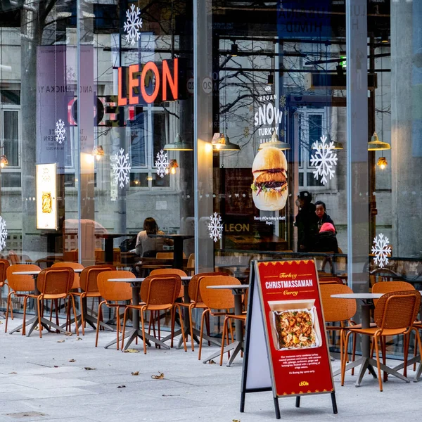 2022年1月2日 英国伦敦 里昂快餐店 伦敦南岸店面和标志 — 图库照片