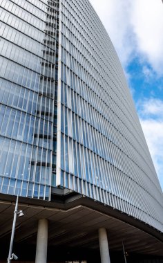 Londra İngiltere, 29 Ocak 2022, Modern Uzun Ticaret Binası Dış Londra Köprüsü Southwark Kimsesiz Yukarı Bakıyor