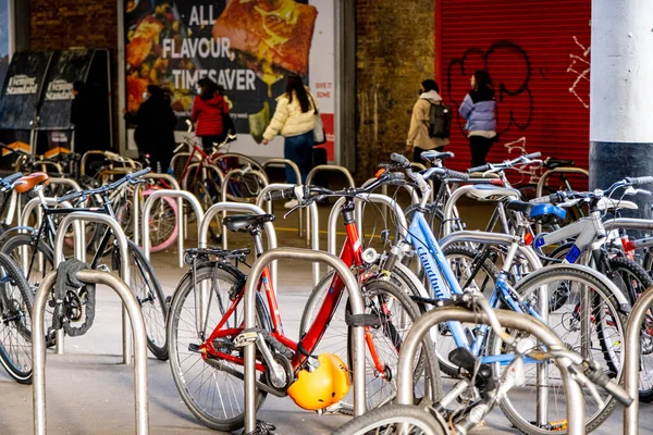 2018 London January 2022 Bicycle Parking Stands London Bridge Station — 스톡 사진