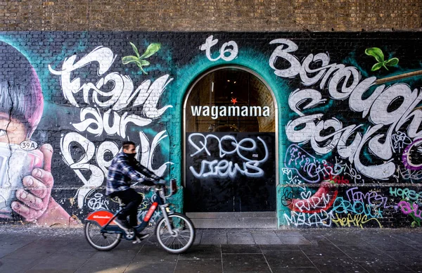 London England January 2022 Wall Art Graffiti Wagamama Restaurant Southwark — Stock Photo, Image