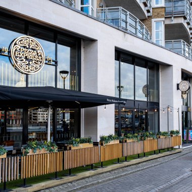 Londra İngiltere, 29 Ocak 2022, Pizza Express İtalyan Stili Yemek Restoranı Bankside Southwark Londra Dükkanı Ön ve Giriş