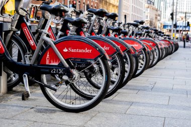 Londra İngiltere, 29 Ocak 2022, Santander sponsorluğunda Güney Londra 'da İnsansız Kalan Bir Köşkte Bisikletler