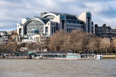 Londra İngiltere, 29 Ocak 2022, Charing Main Line Overground Tren İstasyonu Dış Hattı