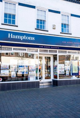 Epsom Surrey UK, 27 Şubat 2022, Hamptons Emlak Acenteleri High Street Retail Outlet